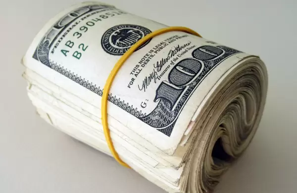 Ecuatorianos que se arriesgan a pagar 1.238% anual de inters para vivir y sobrevivir