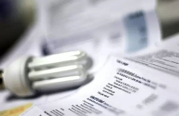 El Gobierno suspende temporalmente el cobro de las planillas de luz de septiembre