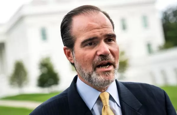 Cómo fue el "romance inapropiado" que terminó con la carrera de Mauricio Claver-Carone al frente del BID