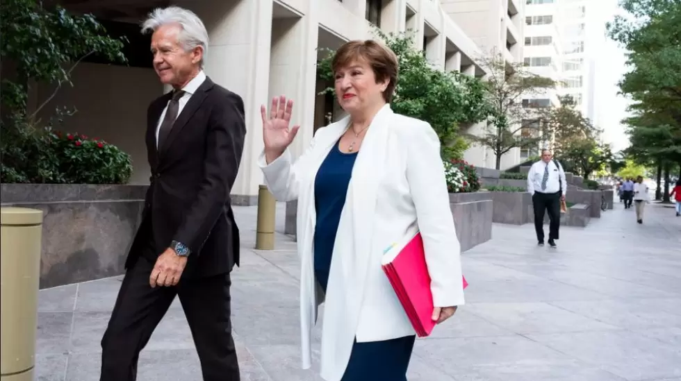 La titular del FMI, Kristalina Georgieva, junto al vocero del Fondo, Gerry Rice.