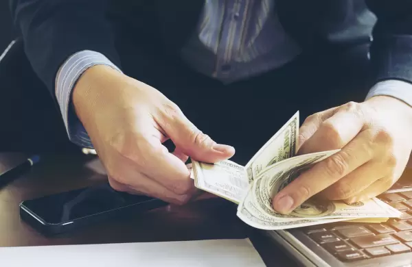 Esenciales de Forbes: Cómo emprender sin arriesgar los ahorros