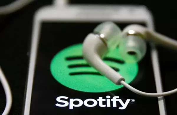 Spotify pone límites a los artistas creados con IA: qué cambia para el negocio musical en América Latina