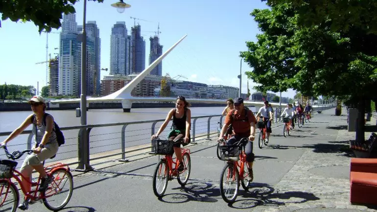 Los viajes en bicicleta se incrementaron un 27%, por lo que pasaron de 320 mil diarios en 2019 a 405 mil viajes en 2020, en la Ciudad de Buenos Aires
