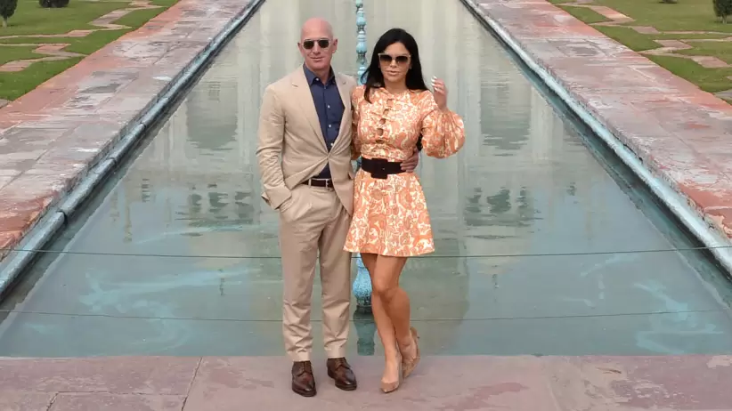 Jeff con su novia Lauren Snchez