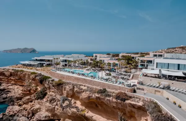 Ibiza se renueva con un resort de lujo