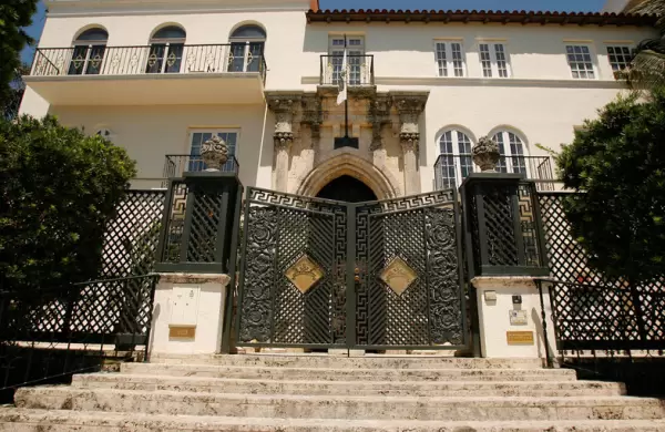 Encuentran a dos hombres muertos en la mansin en la que asesinaron a Gianni Versace