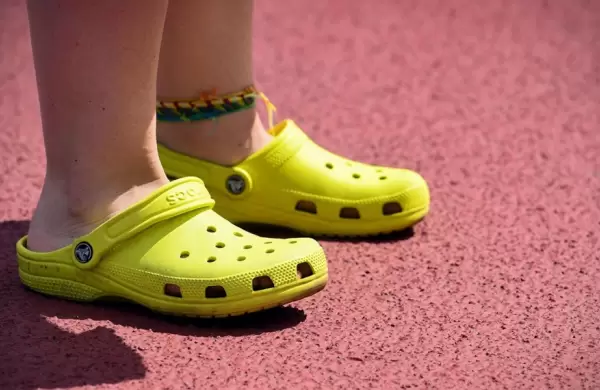 Crocs goza con un pico de ventas y sufre por el combate contra las falsificaciones