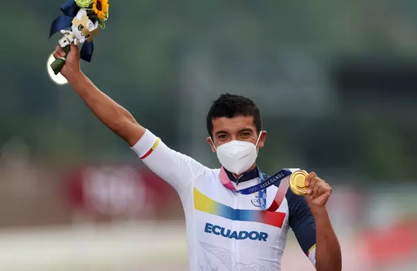 Los premios y distintivos para Richard Carapaz tras su triunfo en Tokio