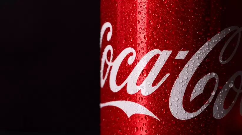 ¿Son las acciones de Coca-Cola una mejor elección que sus pares del sector?