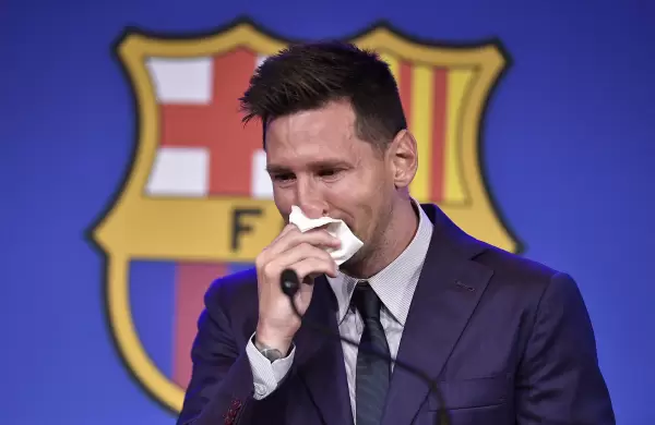 Emocionado, Messi confirm su salida del Bara y dijo que PSG "es una posibilidad"
