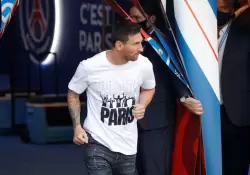 Mientras Messi era presentado en el PSG, trascendi cuntos millones de euros le debe el Barcelona