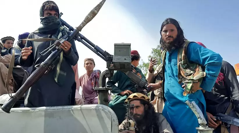 Los talibanes se apoderaron de Kabul y clamaron victoria desde el palacio de gob