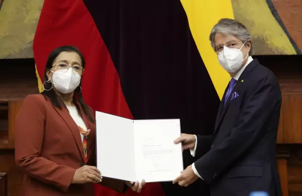 Ejecutivo entrega reformas a la LOES en la Asamblea