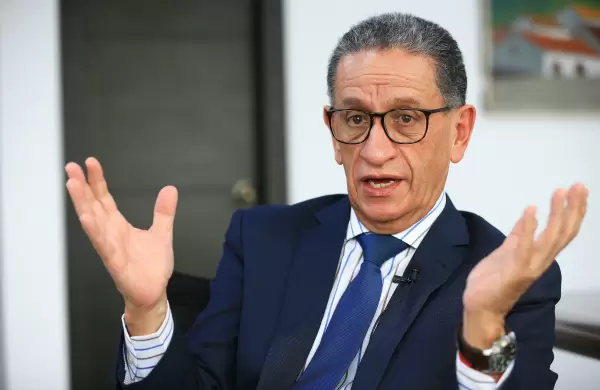 Ecuador no abandonará la banda de fijación de precio de las gasolinas