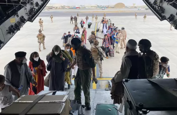 Una empresa ya ofrece refugio gratuito para miles de afganos