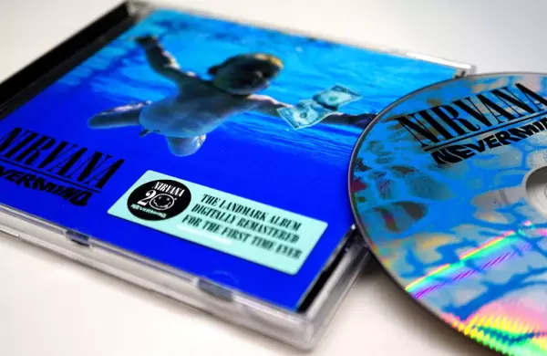 El bebé de la tapa de Nirvana demandó a la banda por pornografía infantil: cuánto pidió