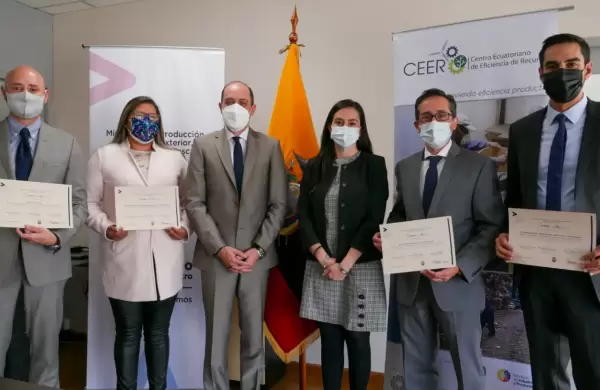 Empresas madereras reciben reconocimientos por sus prácticas limpias