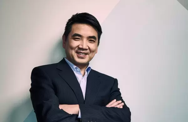Eric Yuan, CEO de Zoom, lanza nuevas herramientas para el "futuro de la oficina híbrida"