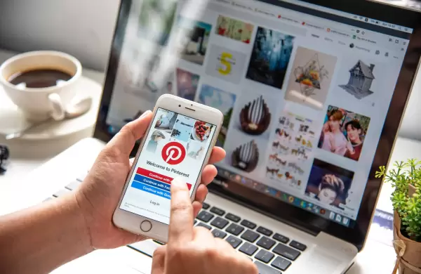 Quién es la influencer que demanda a Pinterest y por qué