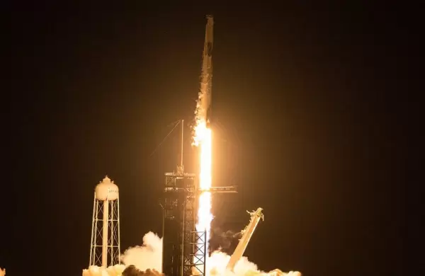 Video: SpaceX lanzó el primer viaje orbital sin astronautas profesionales