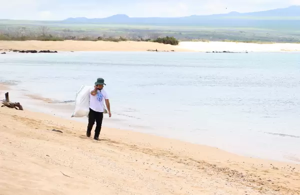 La batalla contra el plástico en Galápagos no da tregua