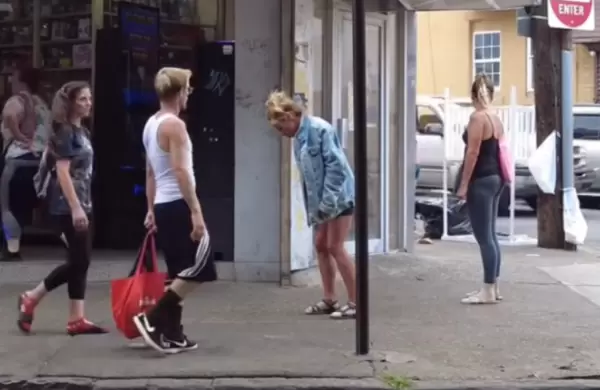 Video: Así son los "zombies de Filadelfia" y víctimas del fentanilo captados por el youtuber Kim Gary