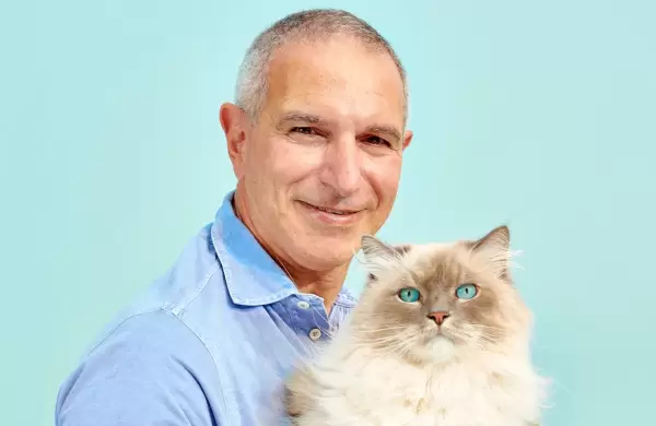 El gatito de los US$ 30 mil millones: este es el inversor que hizo una fortuna con alimentos para mascotas