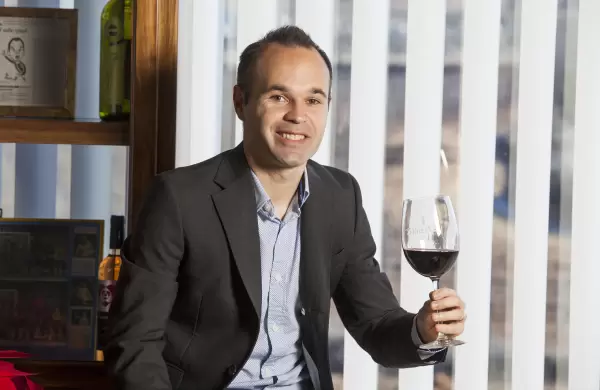 Este es el imperio de Iniesta, un cerebro para el ftbol y el mundo de los negocios
