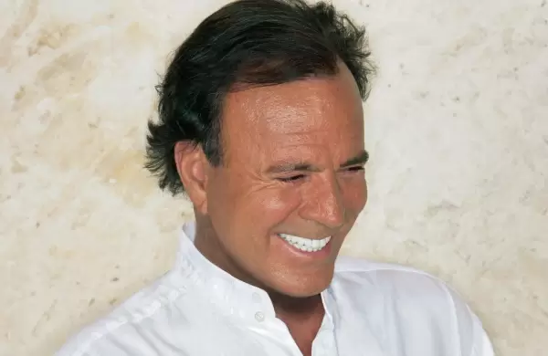 Julio Iglesias subiría tres puestos en la lista Forbes con el dinero de sus empresas en paraísos fiscales