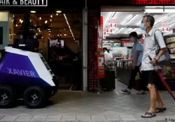 Videos: As son los Xavier, los robots de Singapur que controlan ciudadanos