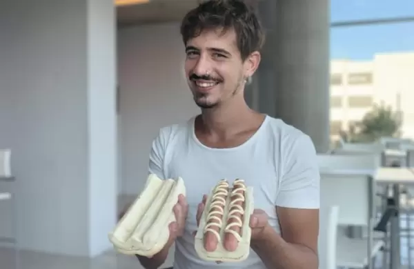 Hizo msica callejera, albailera y patent el pancho doble: la historia de Jonathan Cacciapuoti