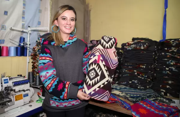 Primer embarque de ponchos para perros viaja a Alemania