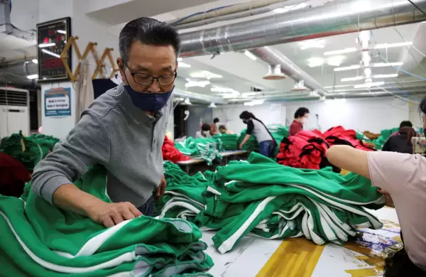 Por Halloween, se disparan las ventas de uniformes de "El juego del calamar" en Corea del Sur