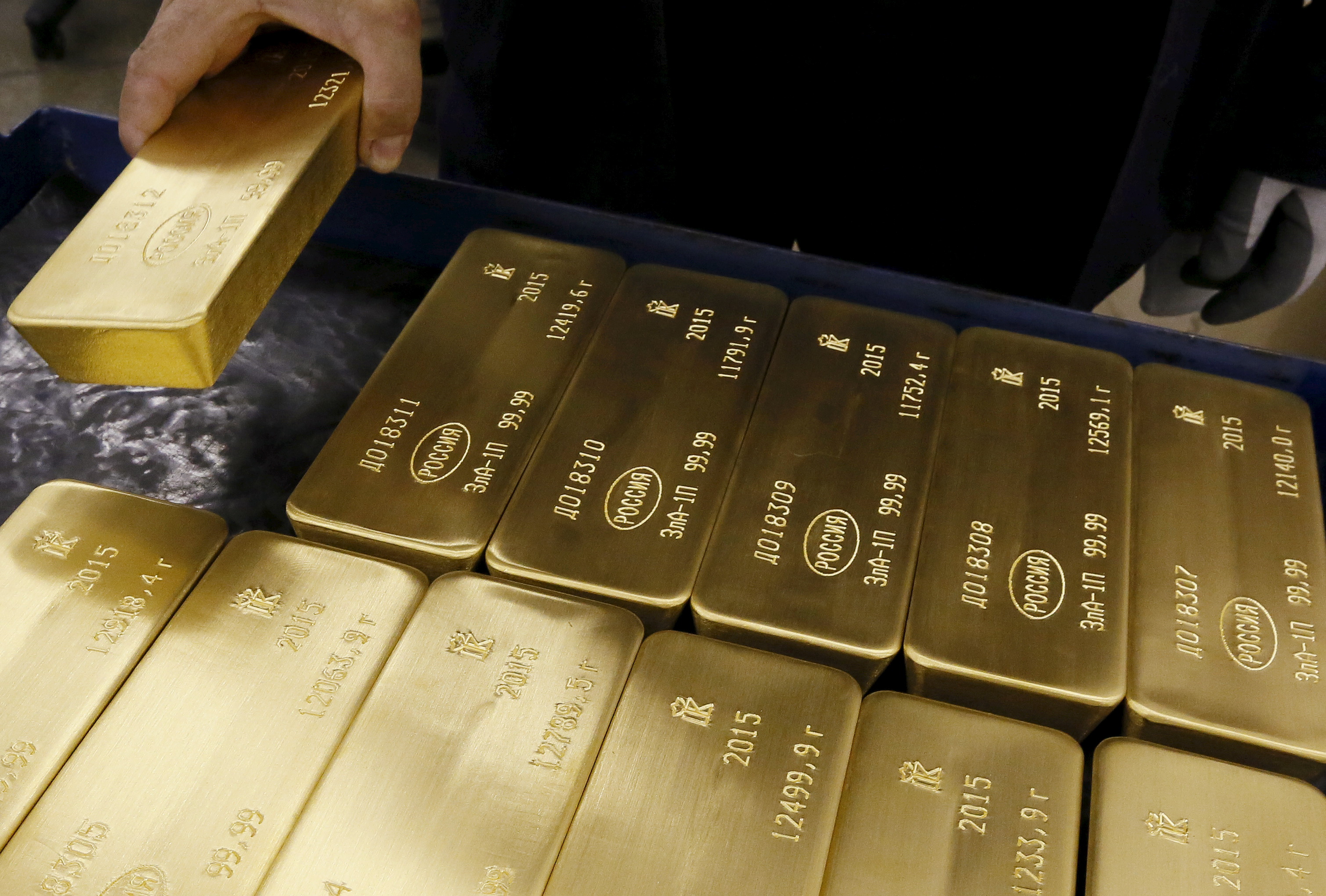 Золото насколько. Слиток золота 10 кг. Слиток золота 16 кг. Стандарт слитка золота в кг. Слиток золота вес.