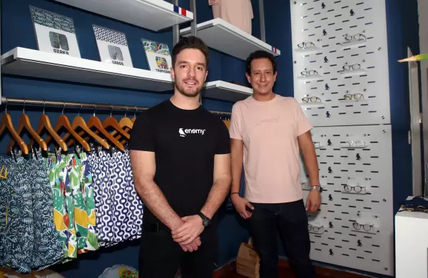 As hace la quitesima Enemy para vender moda playera