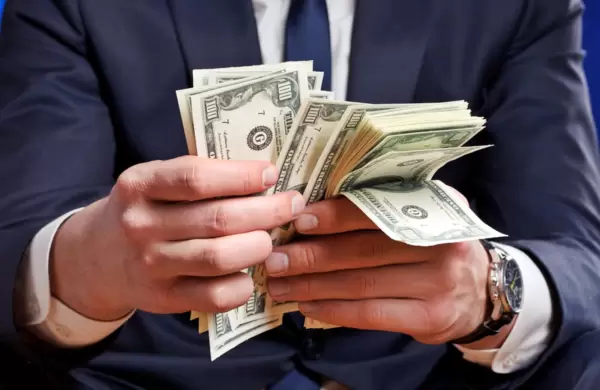 Por el miedo a una estanflación global, el efectivo lidera las carteras de los inversores