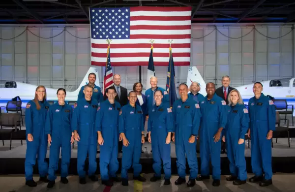 Seis hombres y cuatro mujeres: los elegidos por la NASA para volver a pisar la Luna