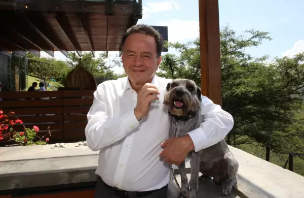 Killu es hijo, nieto y mascota a la vez, en casa del CEO de Grupo Entregas