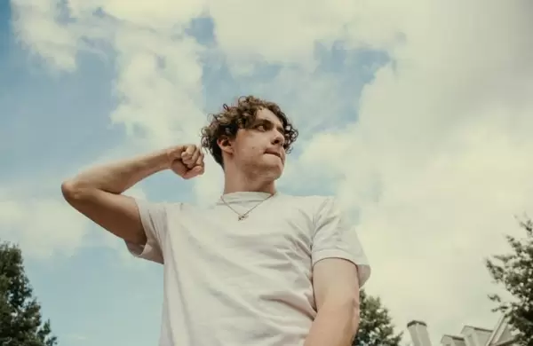 De bares vacos a agotar entradas: la historia de Jack Harlow, el talentoso rapero estadounidense