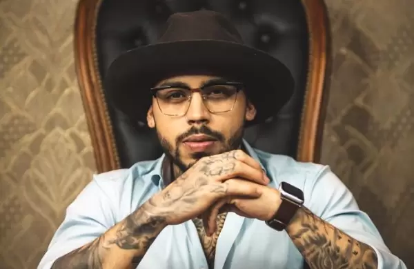 El tatuador que transforma sus obras en NFTs para venderlas en el metaverso