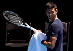 Otro giro en el caso Djokovic: admite haber dado una entrevista presencial mientras tuvo COVID-19