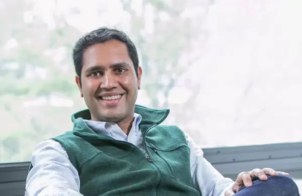 El CEO que despidi a 900 personas por Zoom vuelve al puesto y genera polmica en la compaa