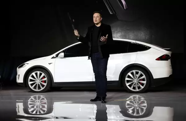 ¿Realmente a Elon Musk le interesa el cambio climático o solo mira su ombligo?