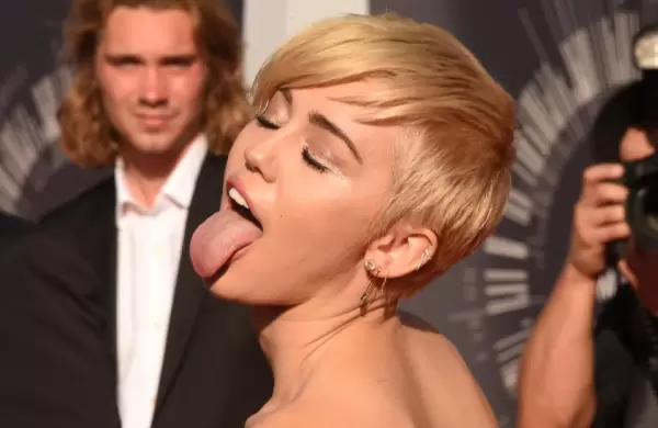 Desde la lengua hasta los pies, cuntos millones gastaron estas celebridades para asegurar partes de su cuerpo