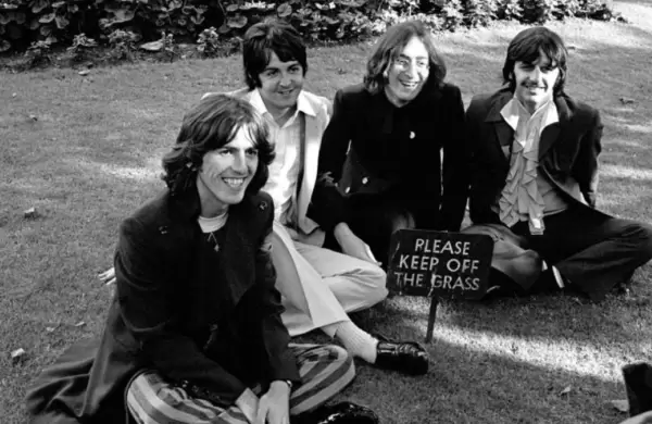 Las revelaciones de Lifted, el libro que publicó Ringo Starr sobre las memorias de los Beatles