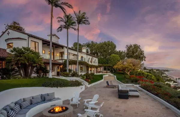 Cómo es por dentro la mega mansión de Malibú que sale 125 millones de dólares