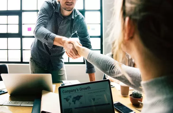 Estas son las carreras y empleos "a prueba de recesión"