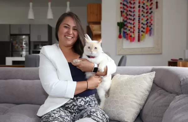 Sava cumple con el horario de oficina en casa de una de las gerentas de Young Living