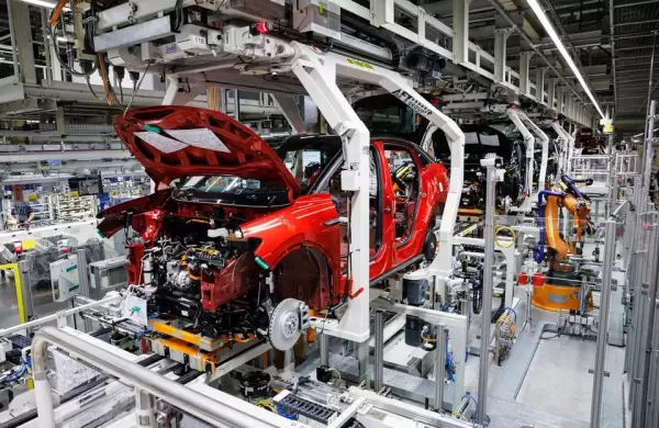 Escasez de níquel ruso ya genera un descalabro en la industria automotriz mundial