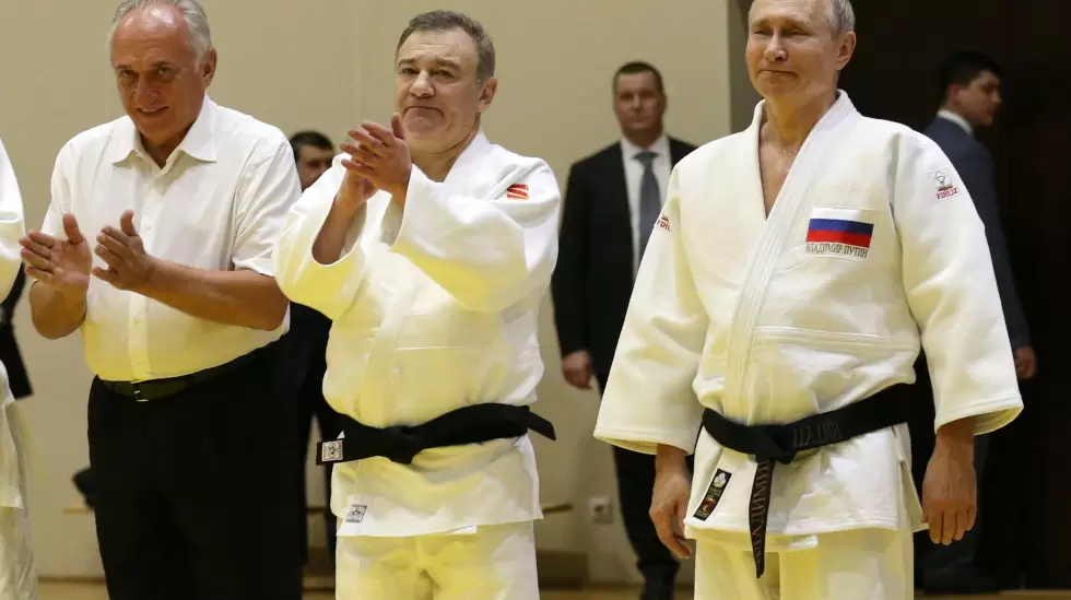 Vladimir Putin, junto a Arkady Rotenberg y Vasily Anisimov, en Sochi en 2019.